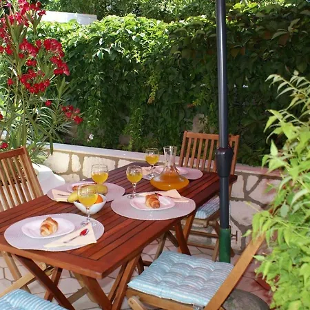 Lea Bayview Apartman