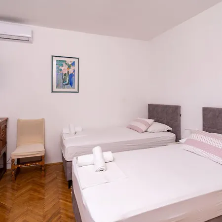 Lea Bayview Apartment