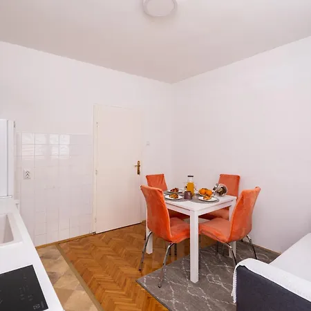 Lea Bayview Apartment *