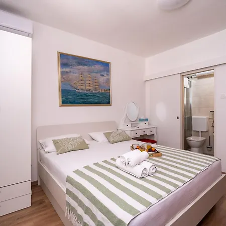 Lea Bayview Apartment *
