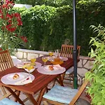 Lea Bayview Apartman